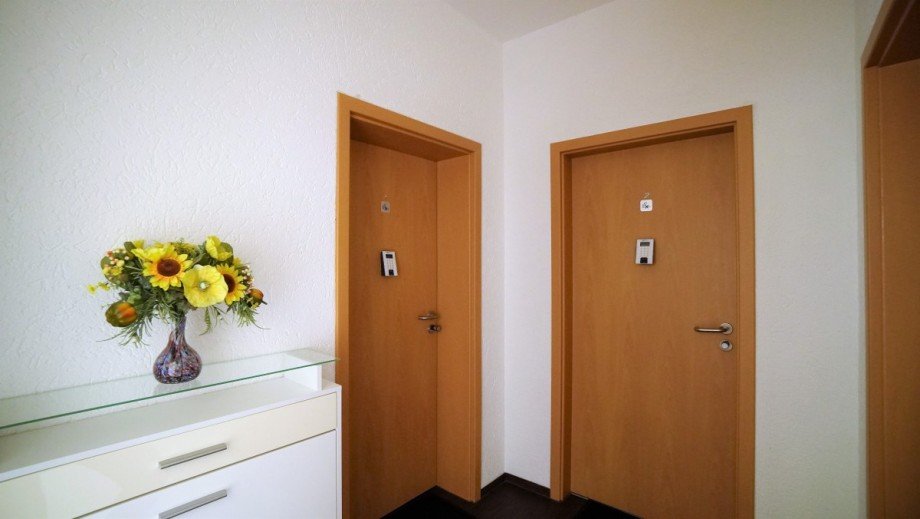 Eingangst�r der Apartments Halle / Lager / Produktion Potsdam