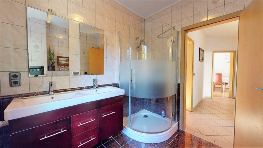 Erdgeschoss Duschbad mit BD Einfamilienhaus Berlin