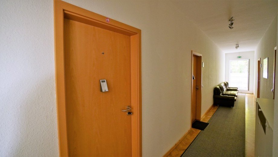 Flur zu den Apartments Halle / Lager / Produktion Potsdam