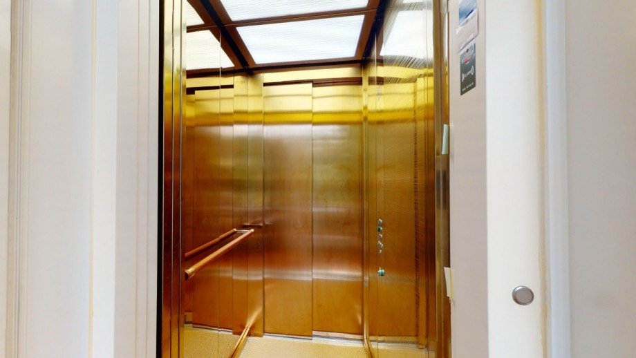 Fahrstuhl in allen Etagen Villa Berlin