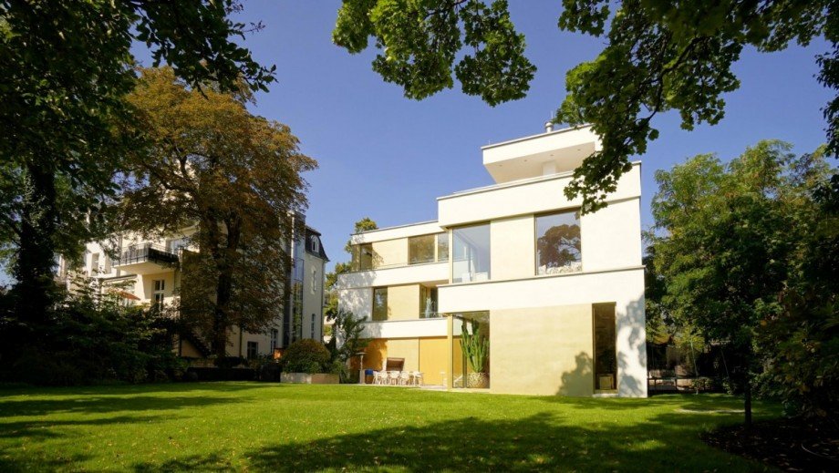 Blick vom Garten zur Villa Villa Berlin