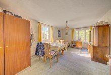 OG Zimmer 5 Gro�z�giges Mehrfamilienhaus mit Geschichte, 3 Wohnungen und gro�em Garten