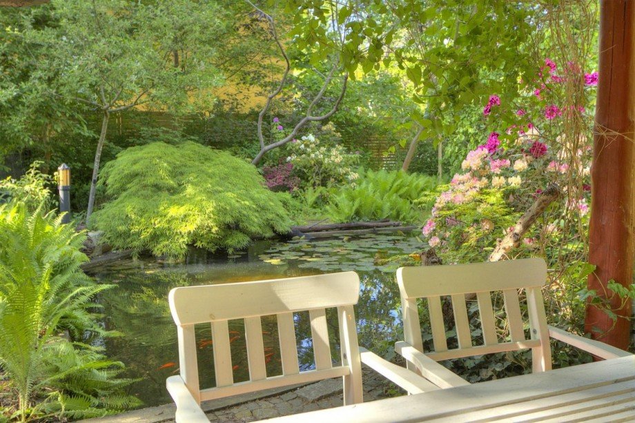 Sitzecke mit Teich Wohngrundst�ck Berlin