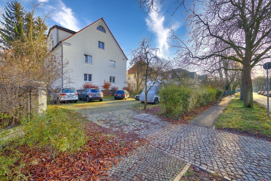 Hausansicht - Parkplatz Maisonettewohnung Potsdam