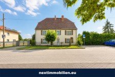 Hauptbild Gro�z�giges Mehrfamilienhaus mit Geschichte, 3 Wohnungen und gro�em Garten