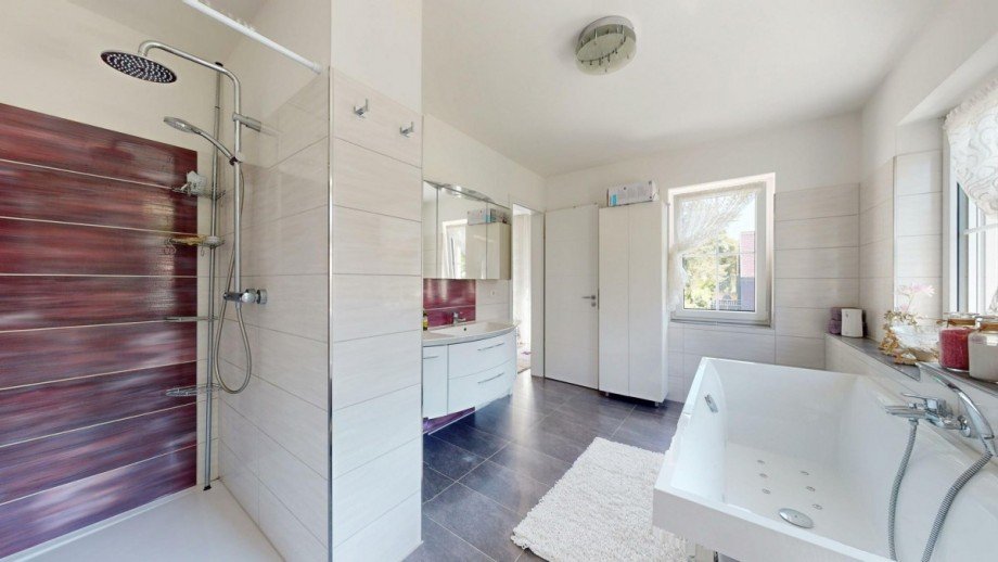 OG Schlafzimmer 1, Badezimmer Einfamilienhaus Falkensee