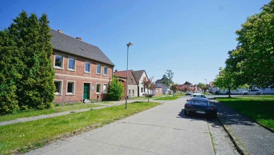 Blick in die Stra�e Bauernhaus Gr�fenhainichen