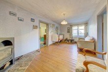 EG Zimmer 3 Gro�z�giges Mehrfamilienhaus mit Geschichte, 3 Wohnungen und gro�em Garten