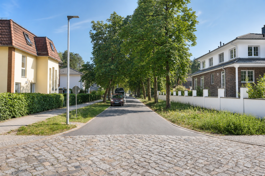 Blick in die Stra�e Einfamilienhaus Falkensee