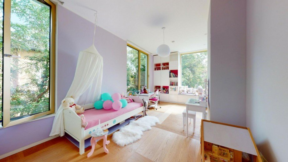 1. OG Kind 1 Villa Berlin