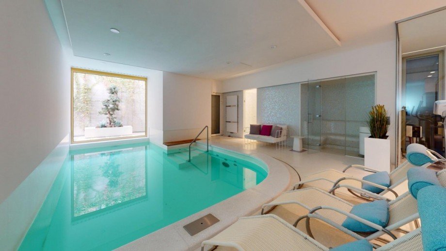 1. UG Pool mit Sauna, Dampfbad und Fitnessraum Villa Berlin