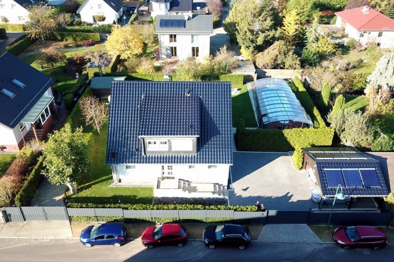 Hauptbild: Haus, Pool und See - alles zusammen!
