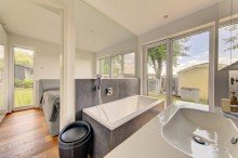Badezimmer Exklusives High-End-Mobilheim mit Dachterrasse in Strandn�he