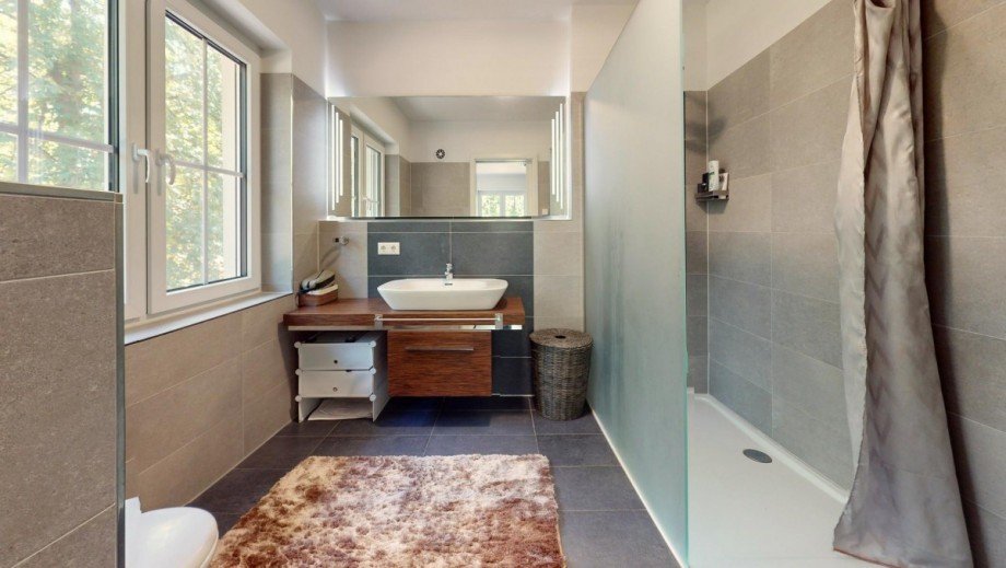 OG, Schlafzimmer 2, Bad Einfamilienhaus Falkensee