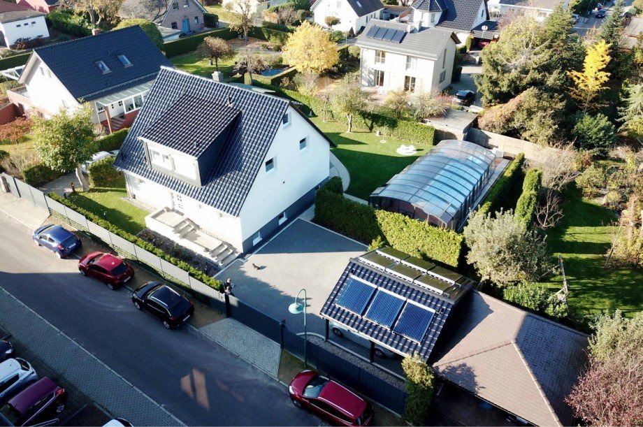 Luftbild von rechts Einfamilienhaus Potsdam