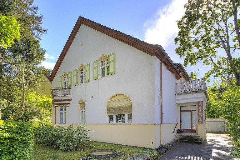 Hausansicht Berlin Mehrfamilienhaus Mehrgenerationen-Villa der sp�ten Gr�nderzeit mit park�hnlichem Grundst�ck in Berlin-Lichterfelde