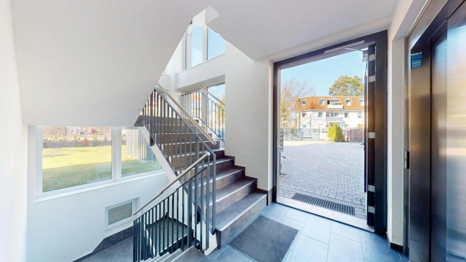 Hauseingang EG Mehrfamilienhaus Berlin