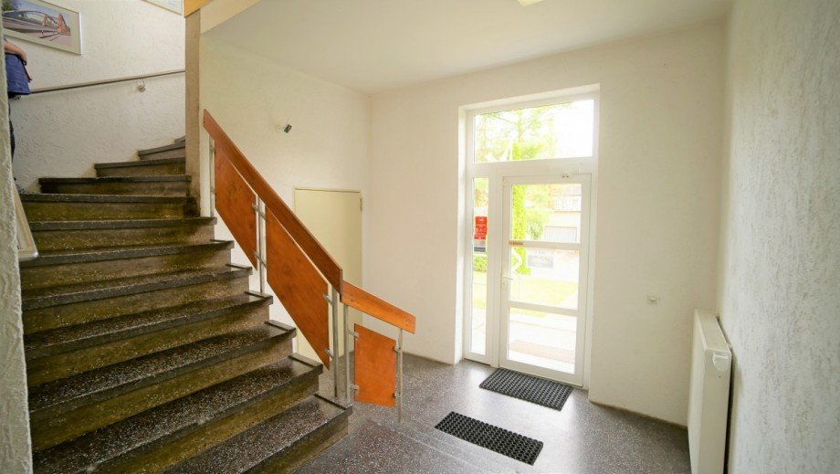 EG Treppenhaus B�rogeb�ude Boarding Halle / Lager / Produktion Potsdam