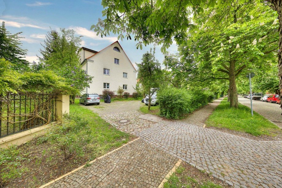 Hausansicht Parkplatz Maisonettewohnung Potsdam