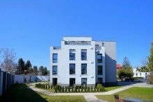 Hausansicht und Mietergarten KfW-40-Plus-Mehrfamilienhaus - Ertragreiches MFH mit Photovoltaik & Erdw�rmepumpe