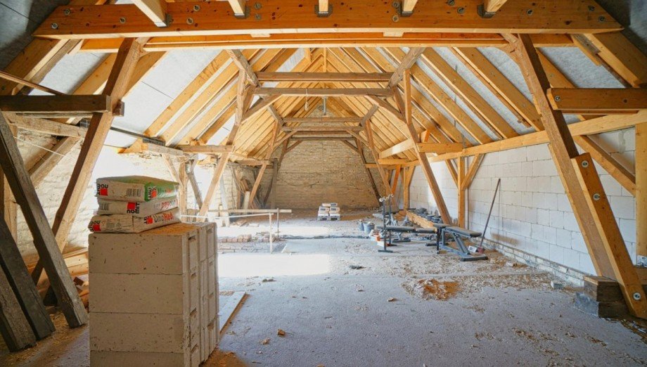 Seitengeb�ude, DG - Balken + Dach neu Bauernhaus Gr�fenhainichen