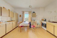 OG K�che 2 Gro�z�giges Mehrfamilienhaus mit Geschichte, 3 Wohnungen und gro�em Garten