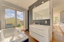 Badezimmer Exklusives High-End-Mobilheim mit Dachterrasse in Strandn�he