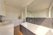Badezimmer Exklusives High-End-Mobilheim mit Dachterrasse in Strandn�he