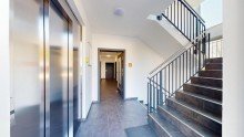 Hauseingang EG KfW-40-Plus-Mehrfamilienhaus - Ertragreiches MFH mit Photovoltaik & Erdw�rmepumpe